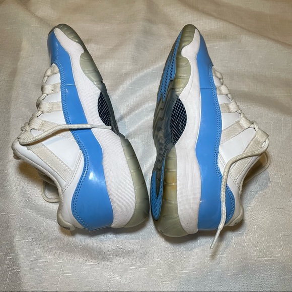 Jordan 11 low UNC! Grade school size 4Y. Really good shape! - Picture 3 of 9